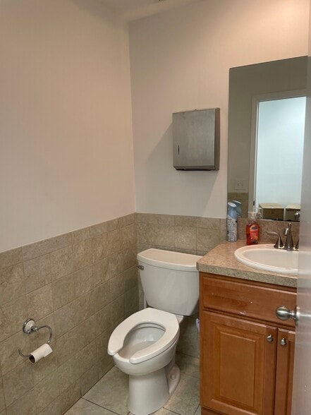 More Photos Of 615 Main St, Toms River Office For Sale