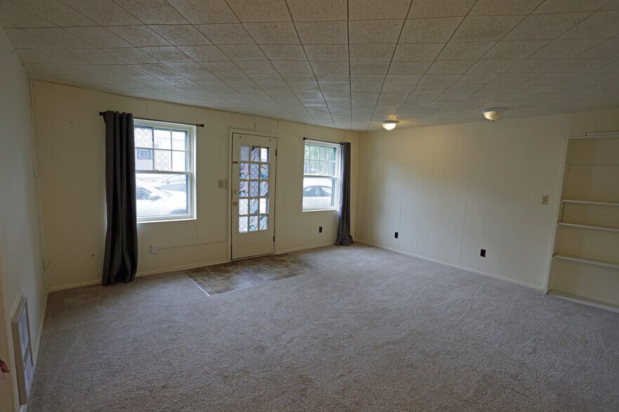 More Photos Of 328 Pioneer St, Ridgefield General Retail For Sale