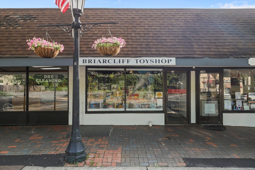 More Photos Of 1159-1177 Pleasantville Rd, Briarcliff Manor Village Restaurant For Sale