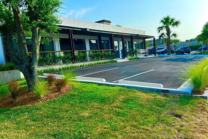 More Photos Of 2100 E Commercial Blvd, Fort Lauderdale Storefront Retail Office For Lease