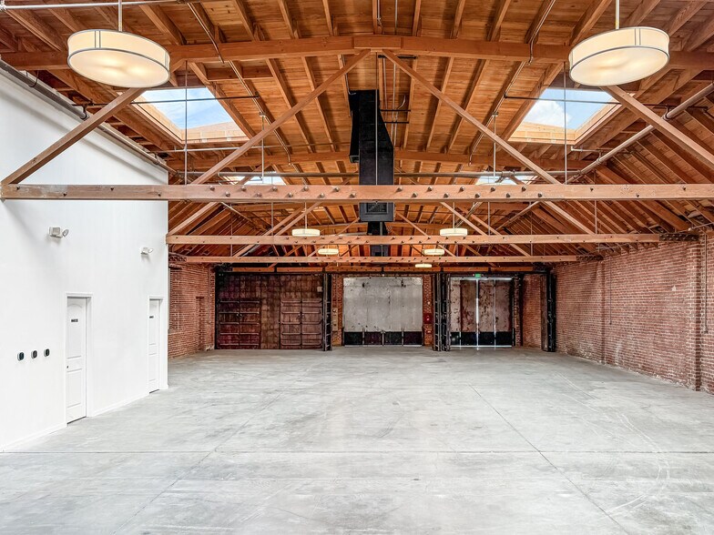 More Photos Of 3841 Broadway Pl, Los Angeles Warehouse For Lease