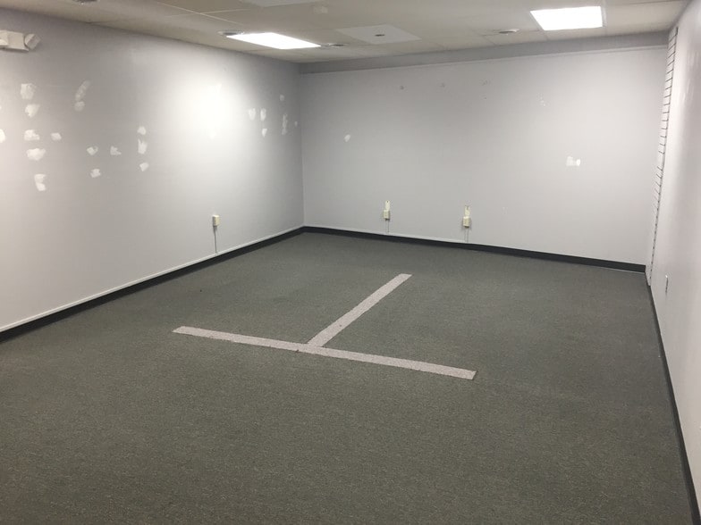 More Photos Of 28 Liberty St, Westminster Apartments For Lease