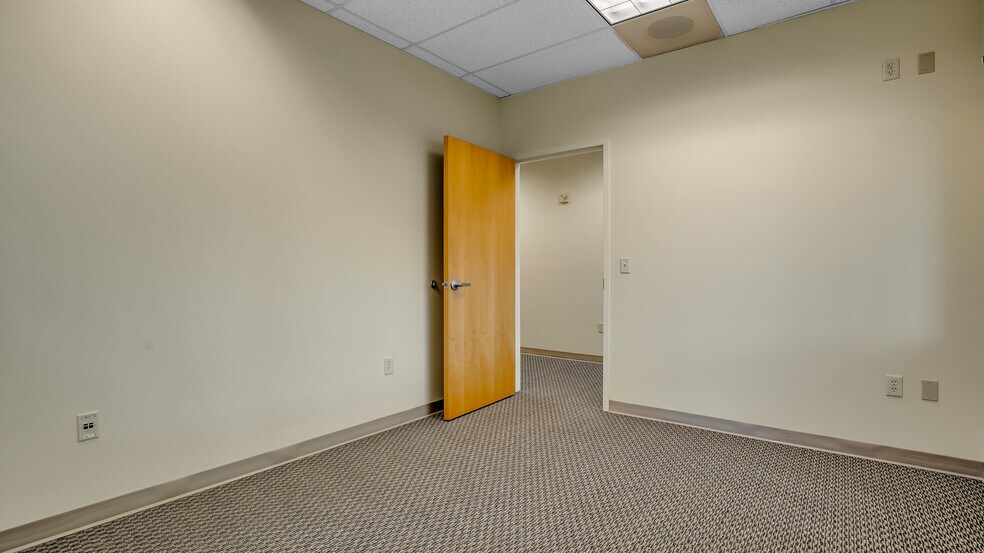 More Photos Of 693 Ray J. Glatt Cir, Woodburn Medical For Sale