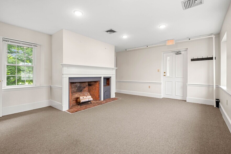 More Photos Of 160 Sylvan St, Danvers Office For Sale