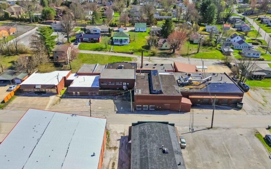 More Photos Of 426 W 4th St, London Warehouse For Sale