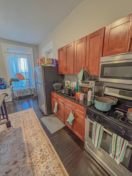 More Photos Of 81 Ten Broeck St, Albany Multifamily For Sale
