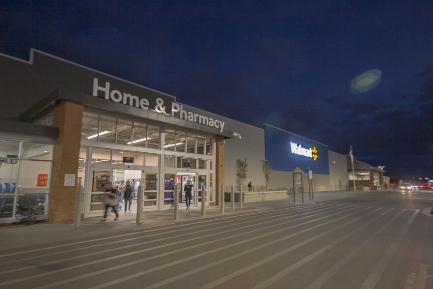 More Photos Of 6450 N Desert Blvd, El Paso Department Store For Lease