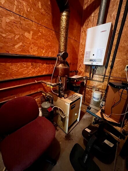 More Photos Of 1120 E Jackson St, Macomb Freestanding For Sale