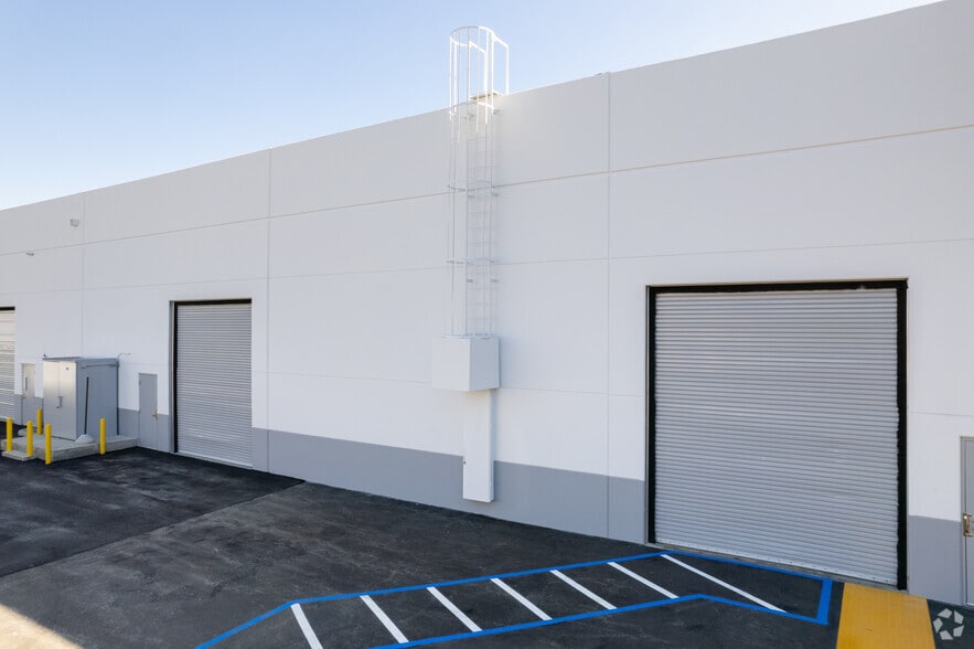 More Photos Of 3 Goodyear, Irvine Warehouse For Lease