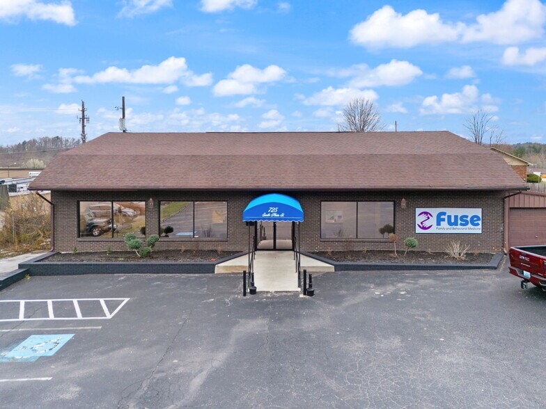 More Photos Of 725 S Main St, London Medical For Sale