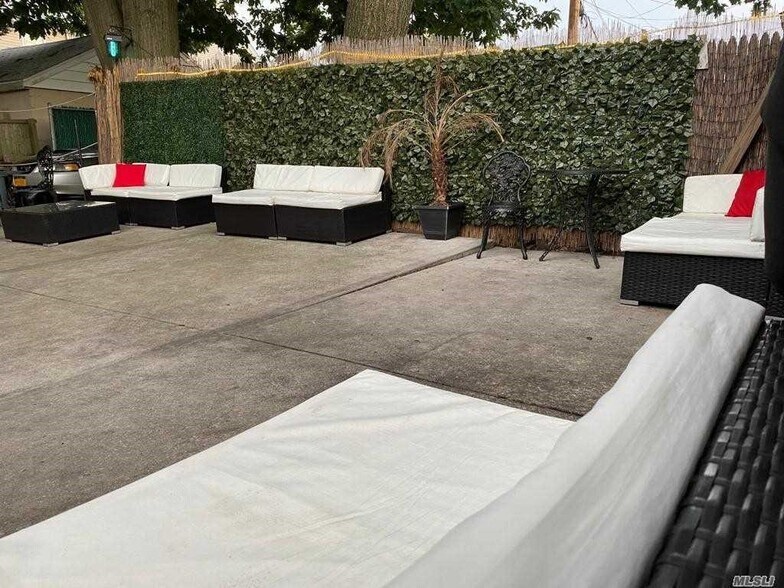 More Photos Of 279 Hillside Ave, Williston Park Bar For Sale