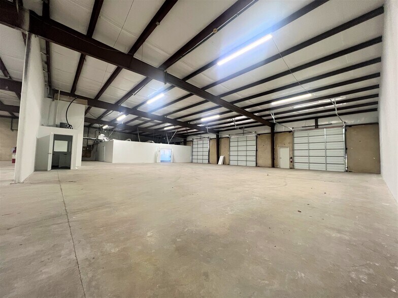 More Photos Of 801 Secretary Dr, Arlington Warehouse For Lease