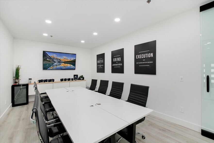 More Photos Of 42 Garden Ctr, Broomfield Office For Lease