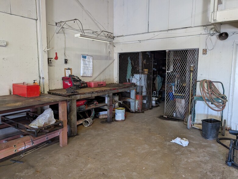 More Photos Of 707 Jewell Rd, Wilmore Warehouse For Sale