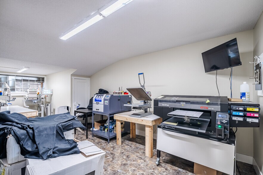 More Photos Of 4901 49 ave, Lloydminster Storefront For Sale