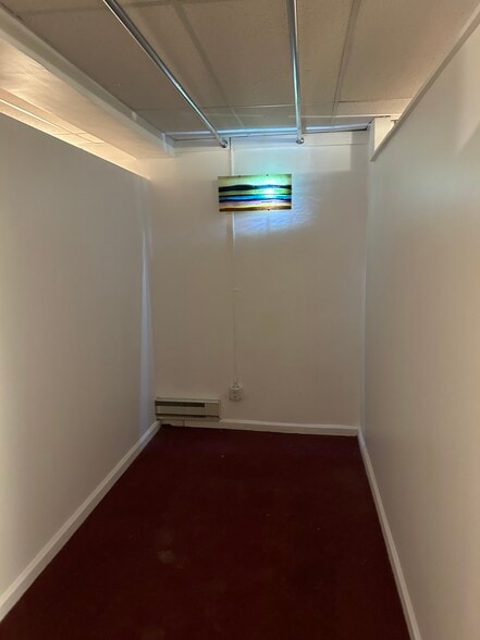 More Photos Of 595-597 Avenue of the Americas, New York Storefront Retail Residential For Lease