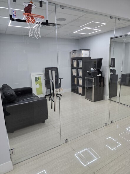 More Photos Of 4696 NW 74th Ave, Miami Industrial For Lease