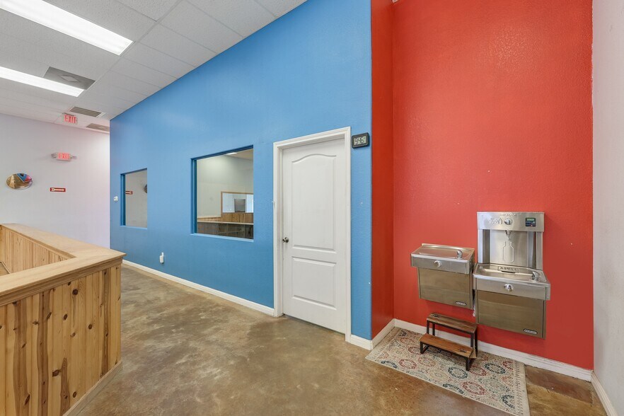 More Photos Of 20615 Dawn Dr, Lago Vista Freestanding For Sale