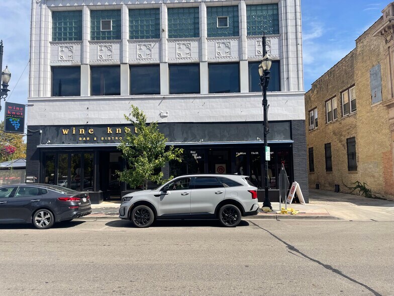 More Photos Of 5611 6th Ave, Kenosha Restaurant For Sale