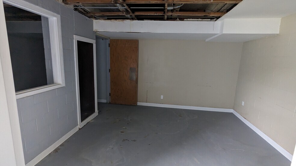 More Photos Of 208 W Pearl St, Harrisonville Specialty For Sale