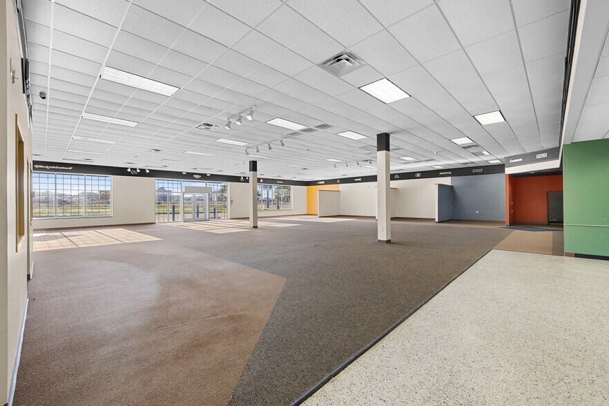 More Photos Of 9230 N Highway 6, Navasota Freestanding For Sale