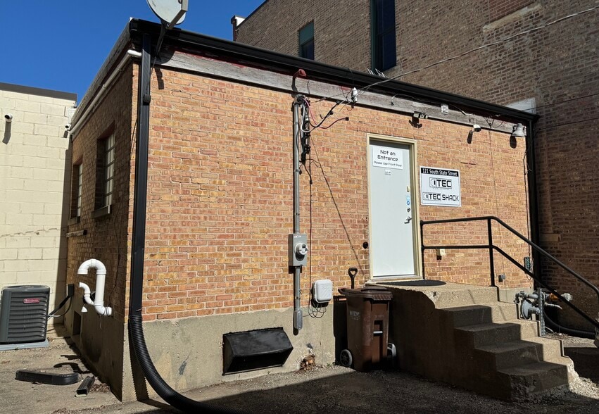 More Photos Of 121 S State St, Belvidere Flex For Sale