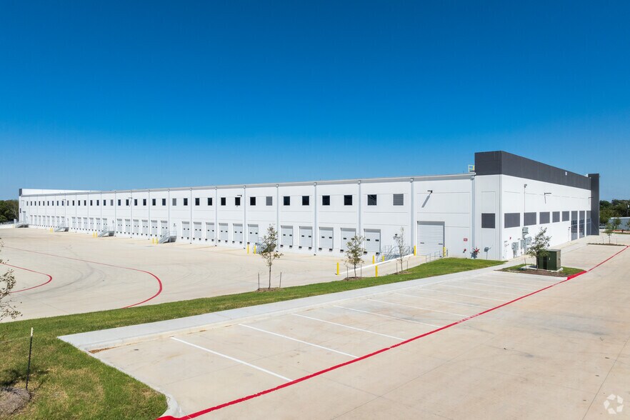 More Photos Of 194 Commerce Center Dr, Buda Unknown For Lease