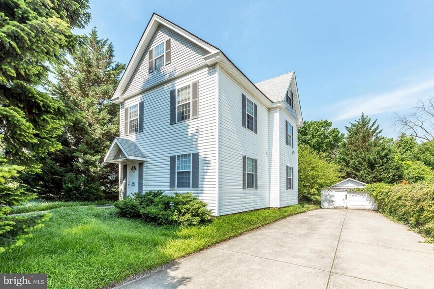 More Photos Of 7208 Bowdoin Ave, College Park Multifamily For Sale