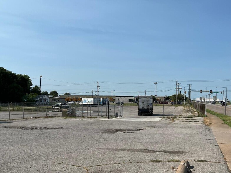 More Photos Of 2500 N Sheridan Rd, Tulsa Warehouse For Lease