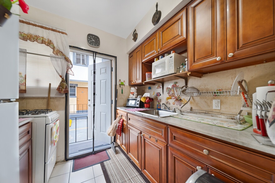 More Photos Of 931 SW 3rd St, Miami Apartments For Sale