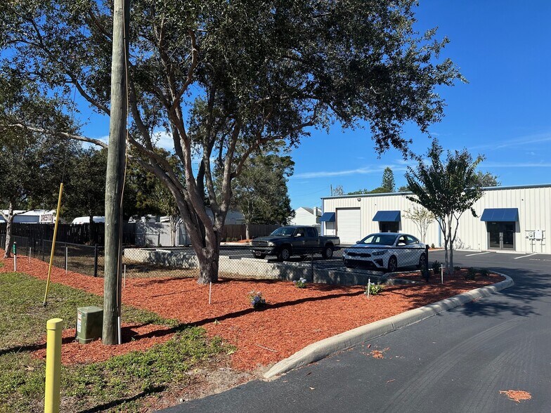 More Photos Of 6679 Treeland Ave, Largo Warehouse For Lease