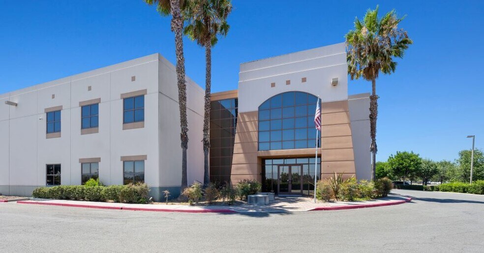 More Photos Of 7685 Siempre Viva Rd, San Diego Warehouse For Lease