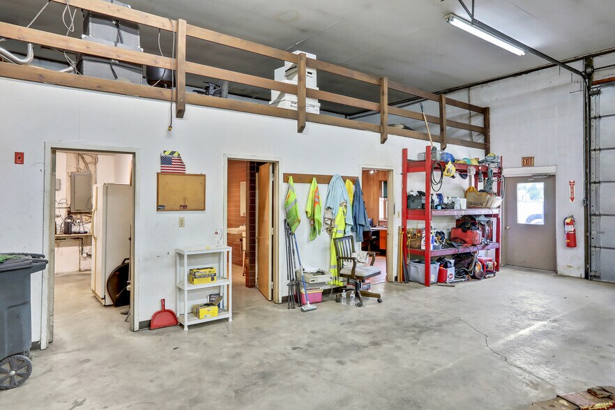 More Photos Of 16 Sloop Hill Rd, New Windsor Township Warehouse For Sale