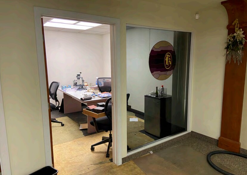 More Photos Of 2266 Orchard Lake Rd, Sylvan Lake Freestanding For Sale