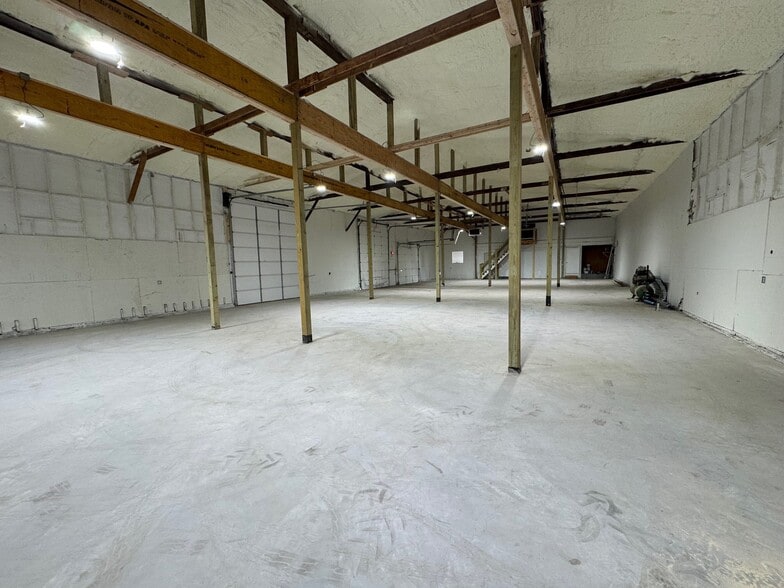 More Photos Of 415 S Kansas Ave, Olathe Warehouse For Lease