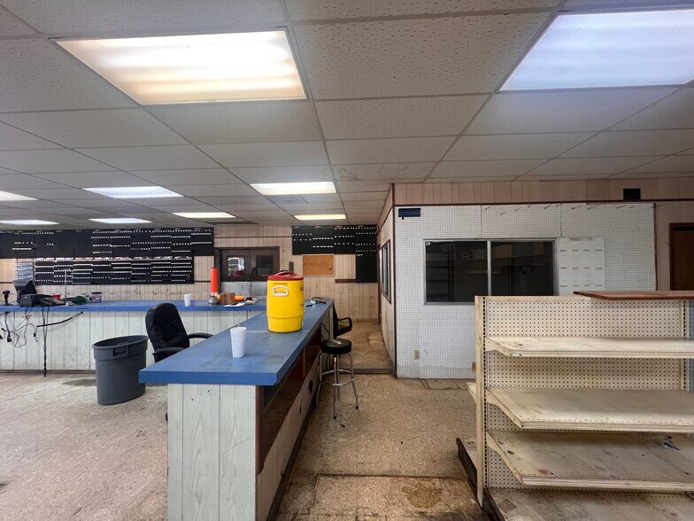 More Photos Of 13207 Highway 6, Santa Fe Auto Repair For Lease