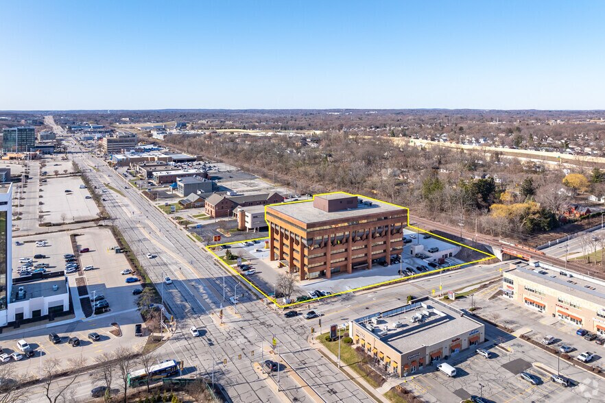 More Photos Of 2675 N Mayfair Rd, Wauwatosa Office For Lease