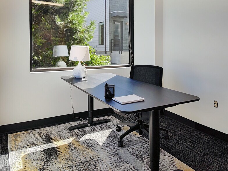 More Photos Of 10202 5th Ave NE, Seattle Coworking Space