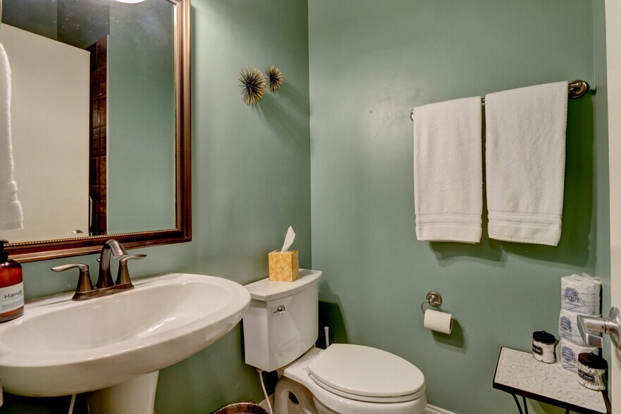 More Photos Of 271 N Front St, Wilmington General Retail For Sale