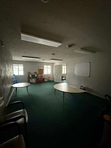 More Photos Of 114 S Maple St, Winchester Office For Lease