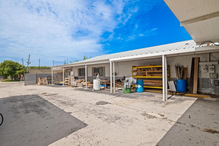 More Photos Of 4349 Louis Ave, Holiday Warehouse For Sale