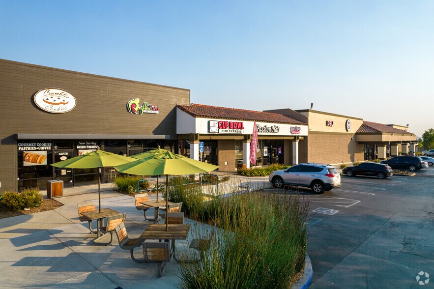 More Photos Of 1181-1195 E Magnolia Ave, Corona Unknown For Lease