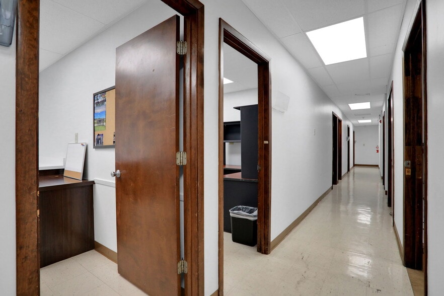More Photos Of 1736 University Blvd S, Jacksonville Medical For Lease
