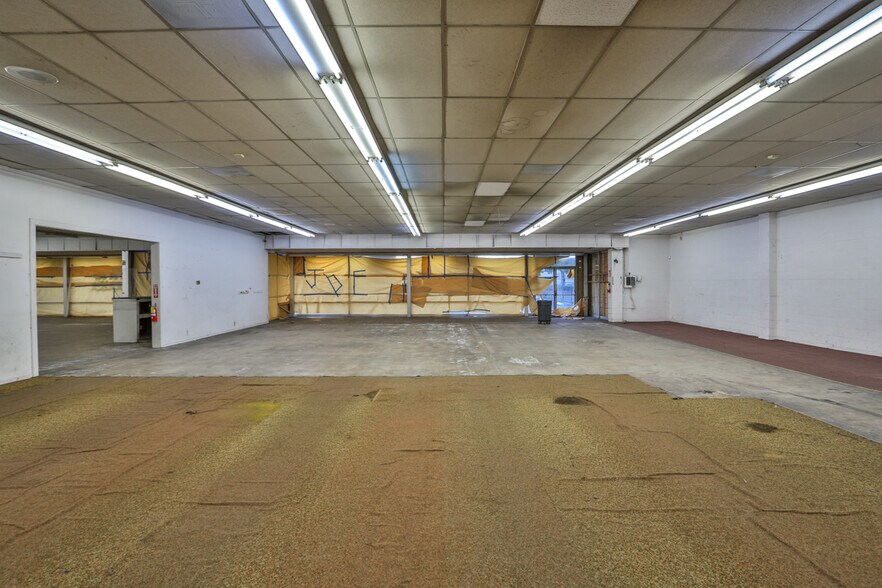 More Photos Of 4611 Holt Blvd, Montclair Showroom For Lease