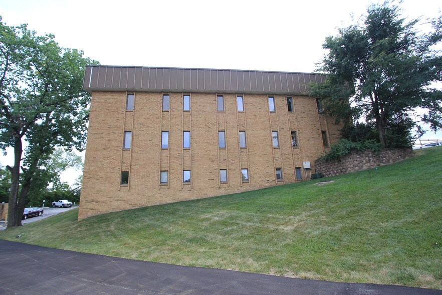 More Photos Of 4585 Washington St, Florissant Medical For Lease