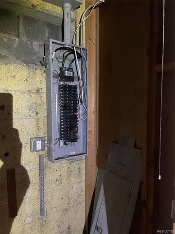 More Photos Of 301 S Oakwood, Detroit Warehouse For Sale