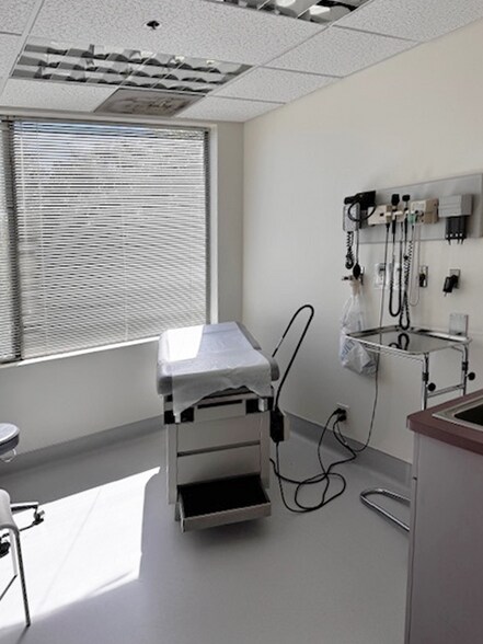 More Photos Of 901 Campus Dr, Daly City Medical For Lease