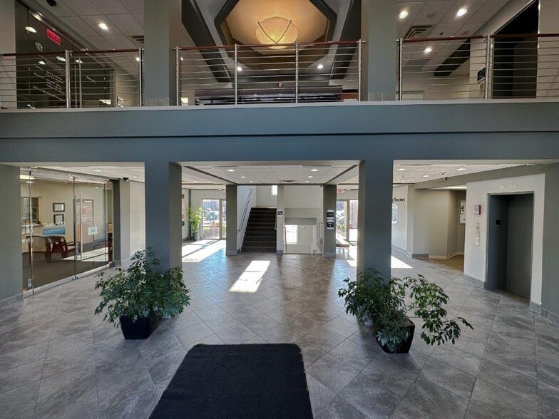 More Photos Of 10412 Allisonville Rd, Fishers Office For Sale