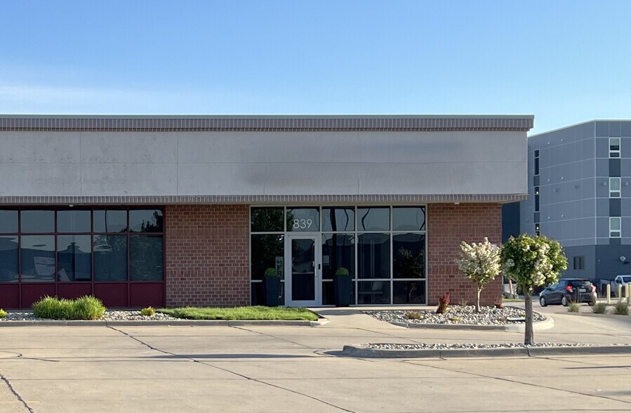 Primary Photo Of 813-839 Gordon Dr, Sioux City General Retail For Lease