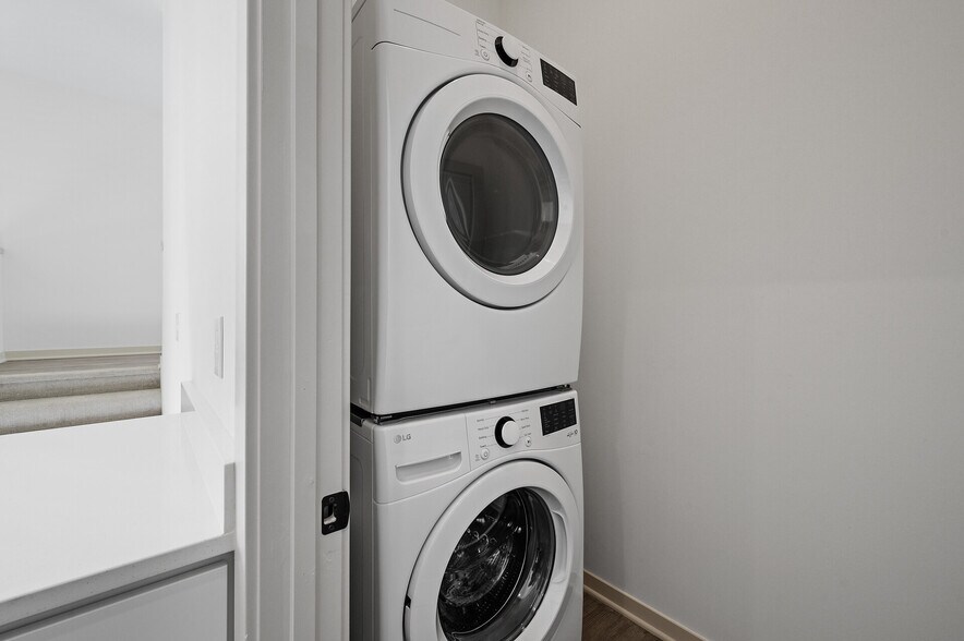 More Photos Of 842 Rice St, Saint Paul Storefront Retail Residential For Lease